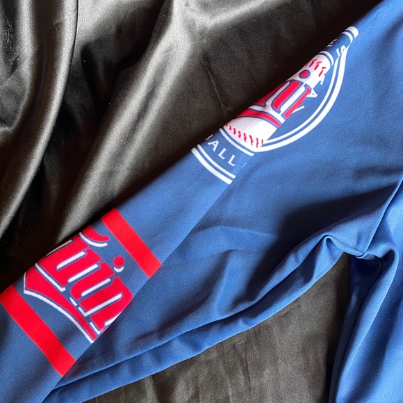 MN Twins thin sweatshirt - Picture 7 of 7